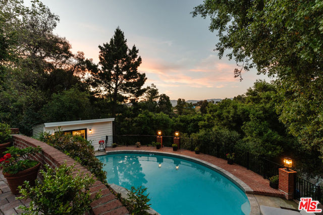 3100 Coldwater Canyon Avenue, Studio City CA: https://media.crmls.org/mediaz/ee3a7b0f-dd88-4938-bf17-b0eb9c4cccd4.jpg