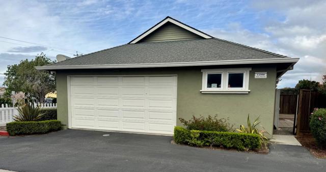 12500 Rogge Village Way, Salinas CA: https://media.crmls.org/mediaz/ee3a9586-340b-465b-b6a1-0004e717e7b7.jpg