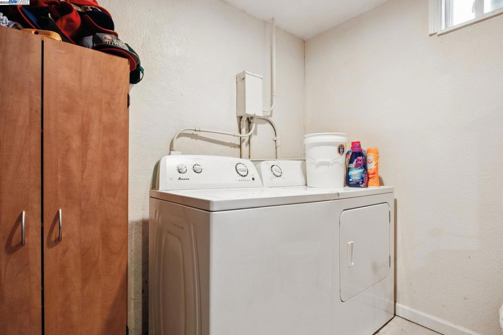 https://media.crmls.org/mediaz/ee3a9f21-36df-4211-a020-e61714c6cb82.jpg?preset=X-Large