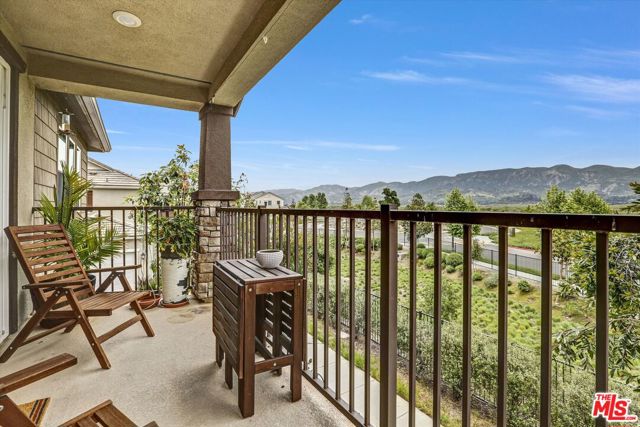 513 Heritage Parkway, Fillmore CA: https://media.crmls.org/mediaz/ee3ab26a-4b1e-4a62-9ade-fd4d151f9de0.jpg