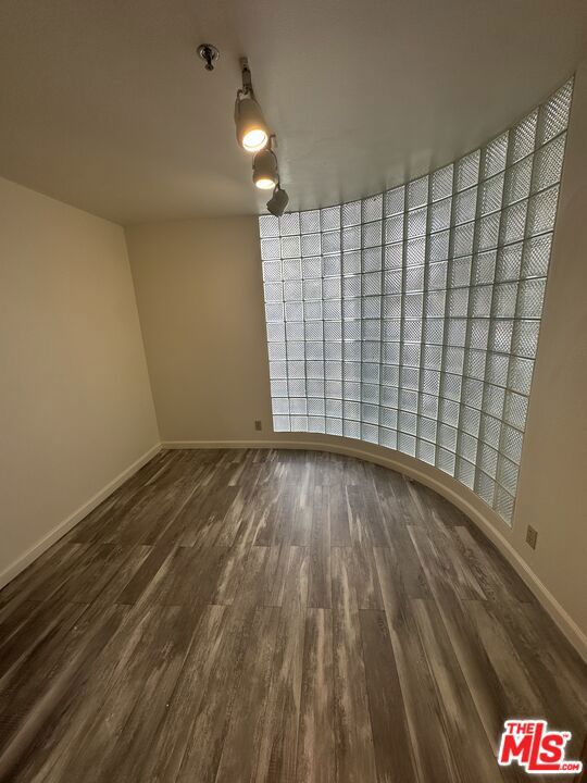 2122 Century Park Lane, Los Angeles CA: https://media.crmls.org/mediaz/ee3bc2b4-7cfc-4e8d-8537-b2e96dce4eeb.jpg