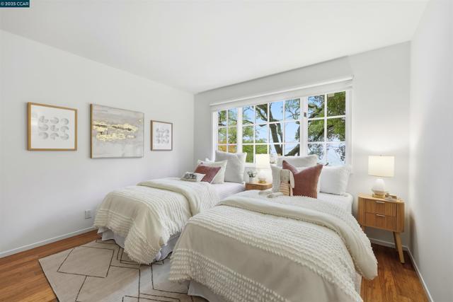 129 Spring Rd, Orinda CA: https://media.crmls.org/mediaz/ee3bdc13-13b1-4533-8100-f51ab31a5aa9.jpg