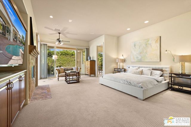 16 Villaggio Place, Rancho Mirage CA: https://media.crmls.org/mediaz/ee3c21cd-4a2d-4817-96b8-74df37ff86ef.jpg