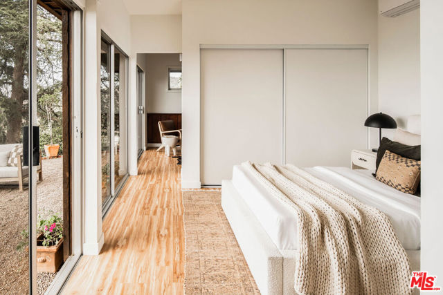 3720 Alta Mesa Drive, Studio City CA: https://media.crmls.org/mediaz/ee3c5b48-9cb6-4b6d-b429-0fb6268fa873.jpg