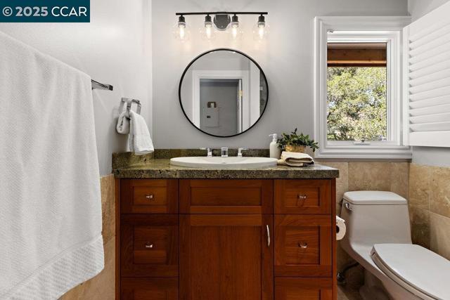 3949 Canyon Rd, Lafayette CA: https://media.crmls.org/mediaz/ee3c6cdf-99e8-4a2c-a396-7abb1a727f91.jpg