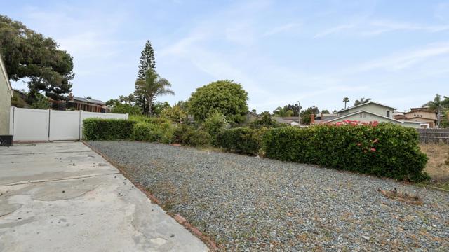 271 E Rienstra Street, Chula Vista CA: https://media.crmls.org/mediaz/ee3cb43f-1e84-4236-b35c-853164d3f22b.jpg