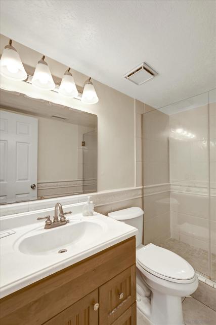 1103 Countrywood Ln, Vista CA: https://media.crmls.org/mediaz/ee3d61c5-5baa-4bb6-877a-d588f7ba59fc.jpg