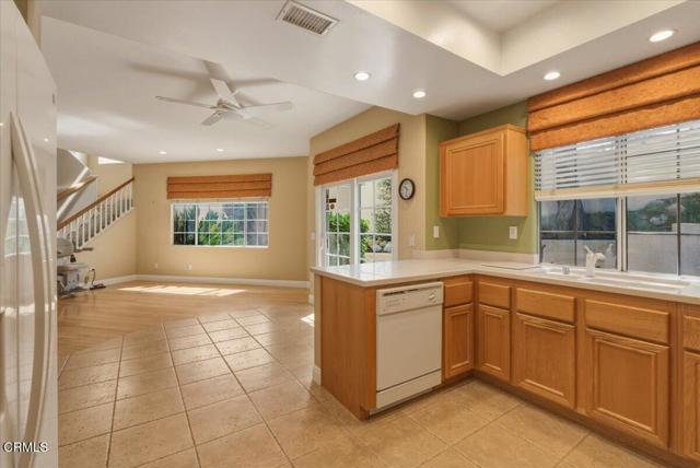 Detail Gallery Image 6 of 27 For 1048 Larry Ct, Newbury Park,  CA 91320 - 3 Beds | 2/1 Baths