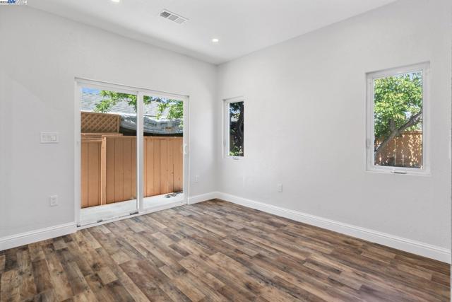 4189 Ogden Dr, Fremont CA: https://media.crmls.org/mediaz/ee3e013e-134f-475d-911f-c9714ac98d51.jpg