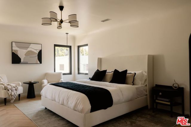 236 S Reeves Drive, Beverly Hills CA: https://media.crmls.org/mediaz/ee3ea8ca-3ff1-44c9-94dc-d8c18d008832.jpg