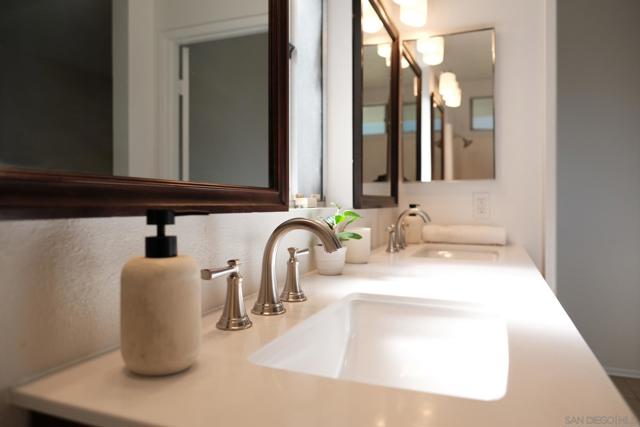 4835 Glenhaven Dr, Oceanside CA: https://media.crmls.org/mediaz/ee3ef1d5-6844-43f5-8dd0-8cef09aa1e49.jpg