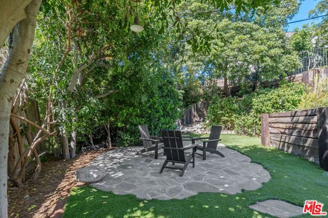 13201 Cheltenham Drive, Sherman Oaks CA: https://media.crmls.org/mediaz/ee3f10b6-bde9-4be4-a67b-122c115db0a8.jpg