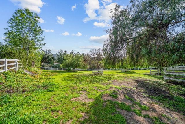 7102 Via Mariposa Norte, Bonsall CA: https://media.crmls.org/mediaz/ee3fa8b0-8c60-4634-8a56-634d7808a420.jpg