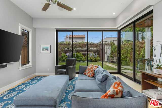 106 Dudley Avenue, Venice CA: https://media.crmls.org/mediaz/ee3fe6b5-eef9-4548-bf86-74eb75bb3750.jpg