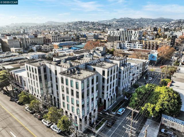 1515 15Th St, San Francisco CA: https://media.crmls.org/mediaz/ee3ff0b9-5c21-49ae-abe3-e789668962f3.jpg