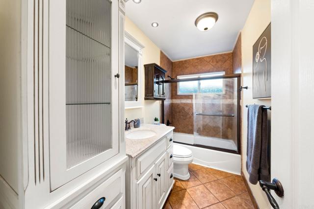 4920 Elsa Road, San Diego CA: https://media.crmls.org/mediaz/ee3ff277-7186-4074-924e-83874d3d8b5a.jpg