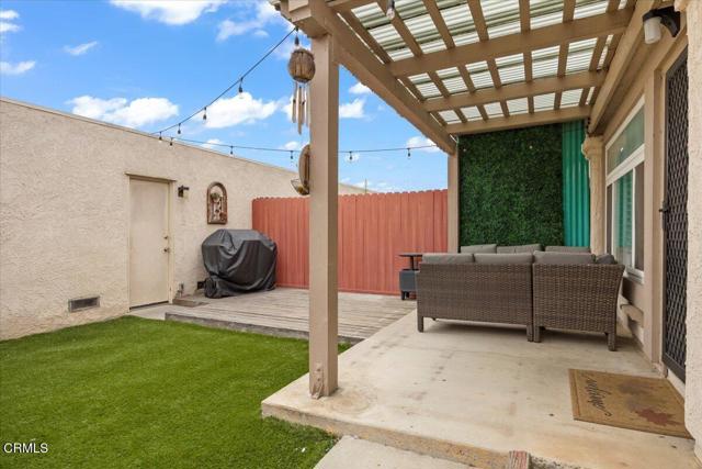 Detail Gallery Image 3 of 28 For 2930 Isle Way #B,  Oxnard,  CA 93035 - 2 Beds | 1/1 Baths