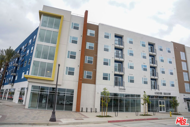 10568 Promenade Gateway, El Monte CA: https://media.crmls.org/mediaz/ee42d5db-91a9-44f9-884c-139f111ffb2c.jpg