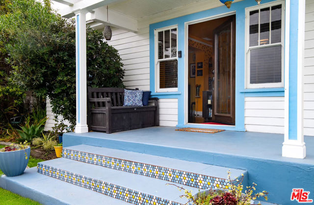 1872 W 38th Place, Los Angeles CA: https://media.crmls.org/mediaz/ee4343f4-5d84-487d-920e-8bd436ad5058.jpg