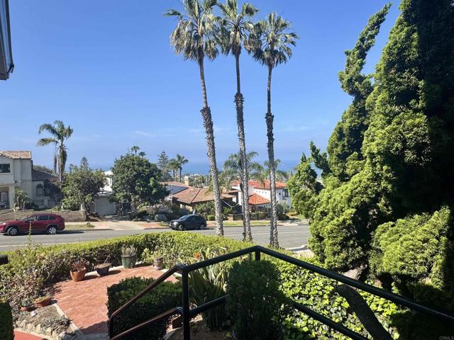 Detail Gallery Image 5 of 59 For 4452 Orchard Ave, San Diego,  CA 92107 - 3 Beds | 2 Baths