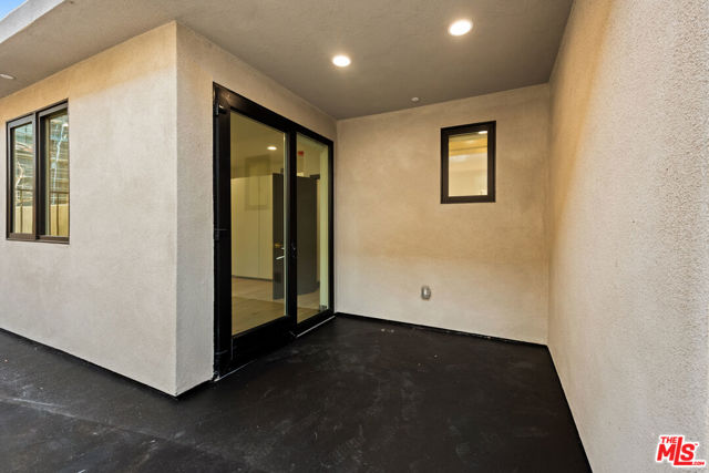 116 N Orlando Avenue, Los Angeles CA: https://media.crmls.org/mediaz/ee4402d4-cc9e-401e-85dc-9b04e9689481.jpg