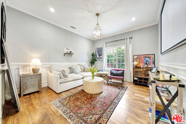 5111 Babcock Avenue, Valley Village CA: https://media.crmls.org/mediaz/ee44674e-cda2-44fd-8a97-ebc75e1a0412.jpg