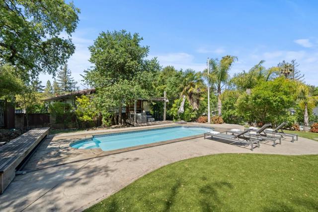 1353 Edgewood Road, Redwood City CA: https://media.crmls.org/mediaz/ee44a0df-b633-4672-a54d-e713c7d3f41a.jpg