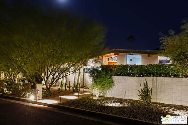 1189 N Rose Avenue, Palm Springs CA: https://media.crmls.org/mediaz/ee44d8da-661d-443b-ae3a-a99d6e1208c1.jpg