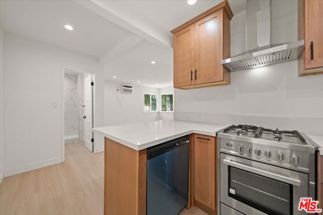 701 Oxford Avenue, Marina del Rey CA: https://media.crmls.org/mediaz/ee454694-cd44-46c7-b985-62c0563fcce7.jpg