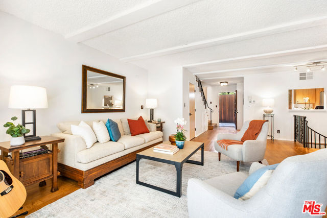 1209 Larrabee Street, 4 photo 8