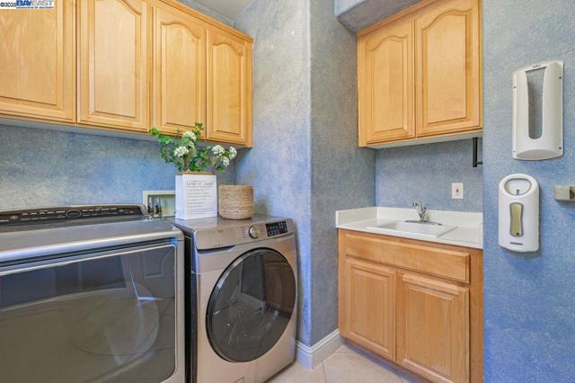 5391 Fernbank Dr, Concord CA: https://media.crmls.org/mediaz/ee45725f-e309-4e36-b134-f10389cbac05.jpg