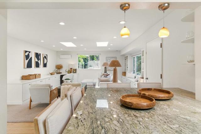 341 Linfield Drive, Menlo Park CA: https://media.crmls.org/mediaz/ee458ddf-52bf-4817-adb1-c813d42609ea.jpg