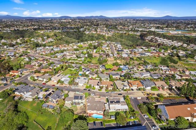 4010 Paducah Dr, San Diego CA: https://media.crmls.org/mediaz/ee459ec7-d524-4ad6-80e4-2d487cbc003a.jpg