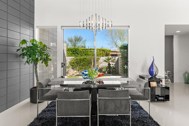 1069 Azure Court, Palm Springs CA: https://media.crmls.org/mediaz/ee45d41f-0b6d-4204-a1b0-b6c7103027bd.jpg