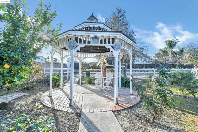 3215 Ohara Ave, Brentwood CA: https://media.crmls.org/mediaz/ee46d368-539b-43b0-878e-8b64fa75f5de.jpg
