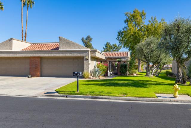 2910 Calle Loreto, Palm Springs CA: https://media.crmls.org/mediaz/ee46e812-35f5-43cd-8ede-ebd7ad1d46b6.jpg