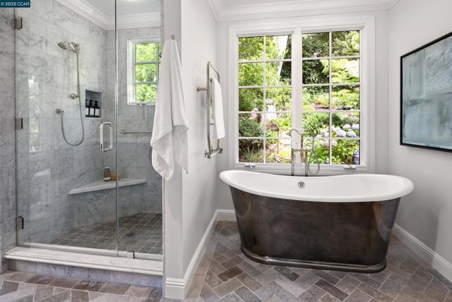 9 El Sueno, Orinda CA: https://media.crmls.org/mediaz/ee478bed-834d-4479-b7e7-ace830c8d2b3.jpg