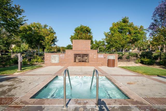 15820 Paseo Del Sur, San Diego CA: https://media.crmls.org/mediaz/ee47b0be-63cd-425d-844e-4692169079d8.jpg