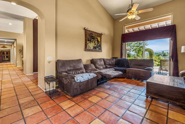 Detail Gallery Image 15 of 51 For 1147 Sea Larke Dr, Fallbrook,  CA 92028 - 4 Beds | 2/1 Baths