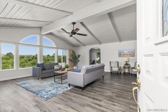 5188 Weymouth Way, Oceanside CA: https://media.crmls.org/mediaz/ee496bac-ff79-4345-a94a-e4c9179f4a89.jpg