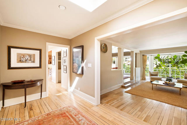 4658 Del Moreno Drive, Woodland Hills CA: https://media.crmls.org/mediaz/ee498a48-fe2e-4847-a4d5-3be1eb436e51.jpg