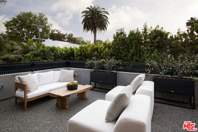 4165 Nagle Avenue, Sherman Oaks CA: https://media.crmls.org/mediaz/ee49d328-7b58-4071-8747-36f27b0330ee.jpg