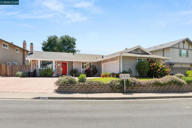 1925 Burnside Ct, Concord CA: https://media.crmls.org/mediaz/ee4a4694-b98e-493c-be47-ba6dd6810920.jpg