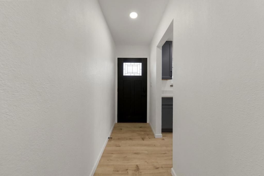 https://media.crmls.org/mediaz/ee4aeca2-39bd-460c-aa43-6bba756cbce4.jpg?preset=X-Large