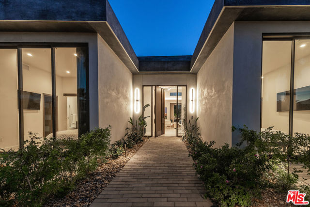 78155 Calle Cadiz, La Quinta CA: https://media.crmls.org/mediaz/ee4aeff6-d413-41b4-9217-ae9fa58098e5.jpg