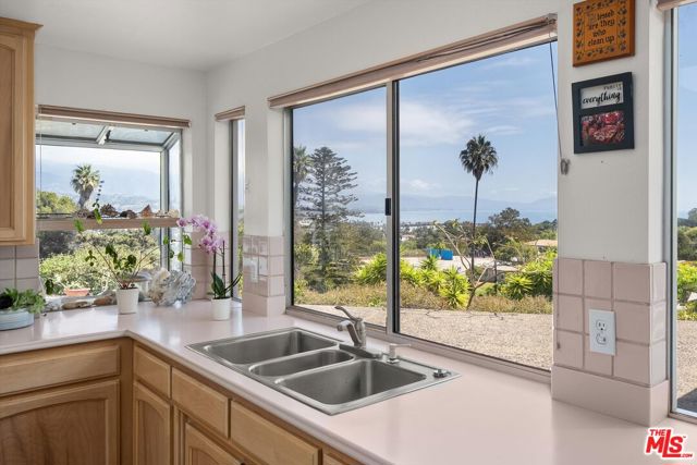 540 Miramonte Drive, Santa Barbara CA: https://media.crmls.org/mediaz/ee4b0a9f-aead-46ff-8011-383247957664.jpg