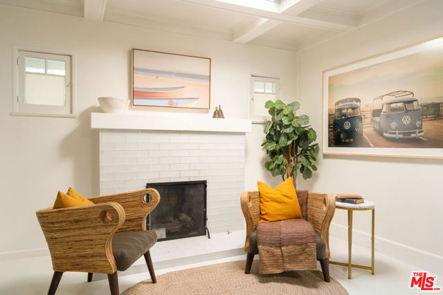 522 Altair Place, Venice CA: https://media.crmls.org/mediaz/ee4b7b00-55d7-4187-ab26-ee426fa317bf.jpg