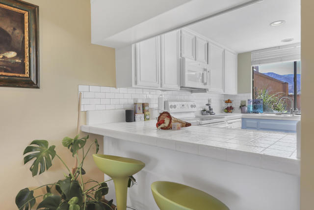 44 Malaga Drive, Rancho Mirage CA: https://media.crmls.org/mediaz/ee4bc365-cfd7-4841-8d2a-7ebadb361795.jpg