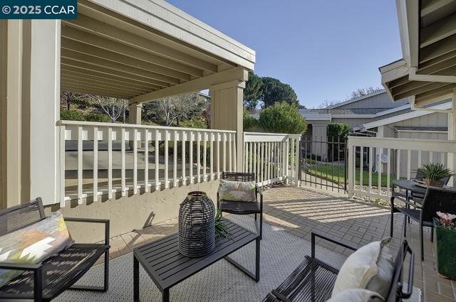 975 Terra California Dr, Walnut Creek CA: https://media.crmls.org/mediaz/ee4c9ab0-62f6-4767-b4c5-bcb845459600.jpg