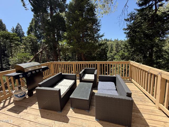 23624 Scenic Drive, Crestline CA: https://media.crmls.org/mediaz/ee4ca5a8-ffc2-4a2d-a0b0-fa2acbd12720.jpg